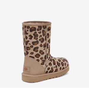 NWT UGG Classic Short II Bootie size 8